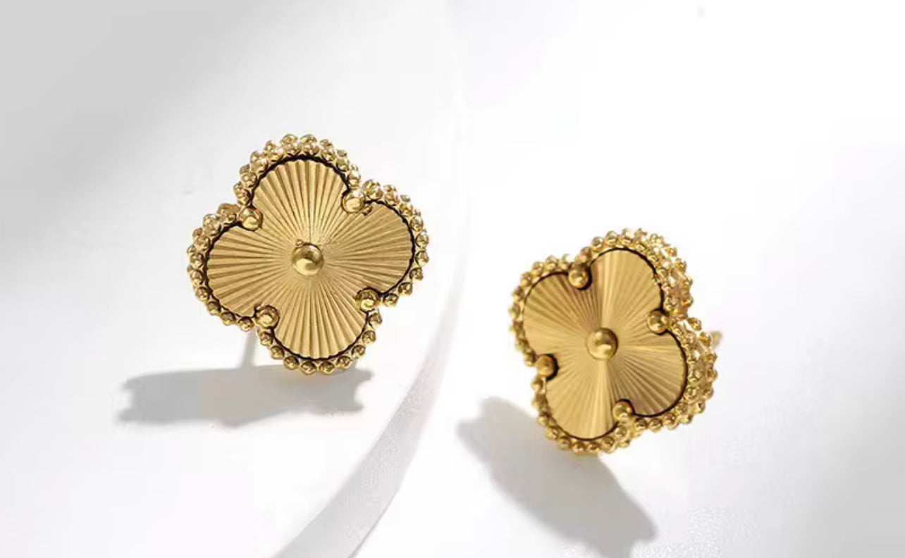 Clover Stud Earrings - Gold