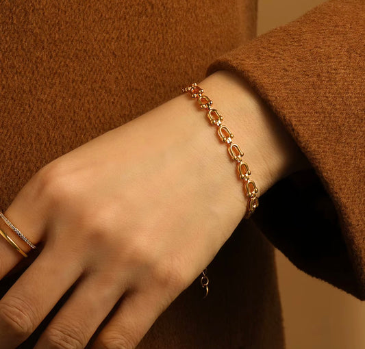 Horseshoe Link Bracelet Gold