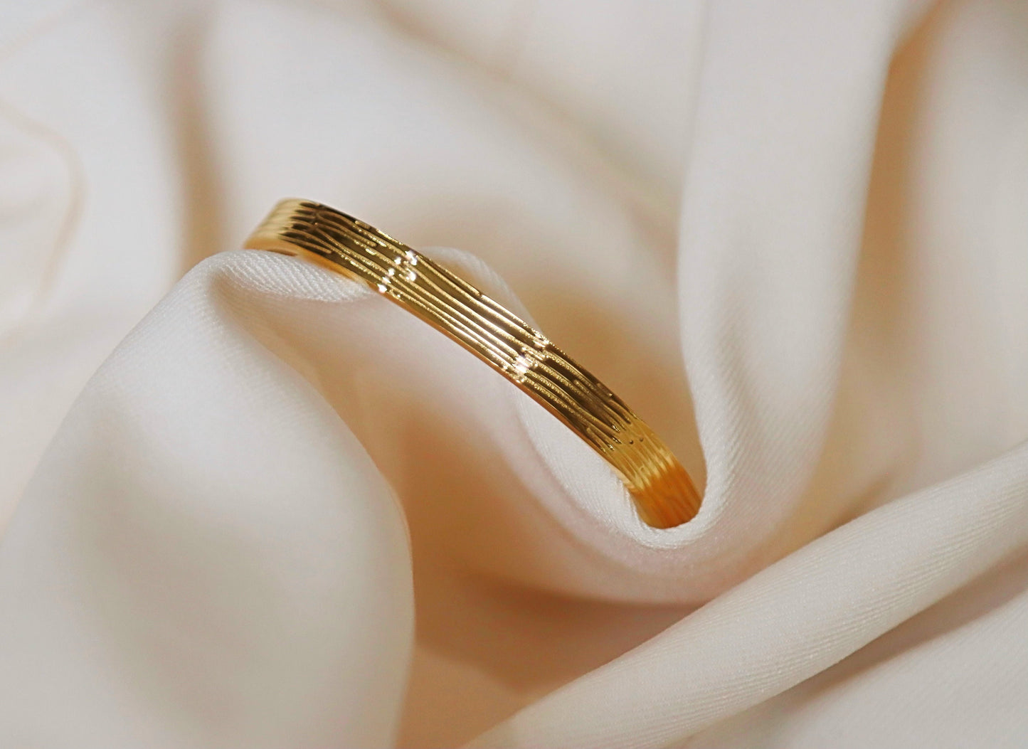 Gold Bangle, Bracelet 18K Gold Plated Stainless Steel - Hammered Design