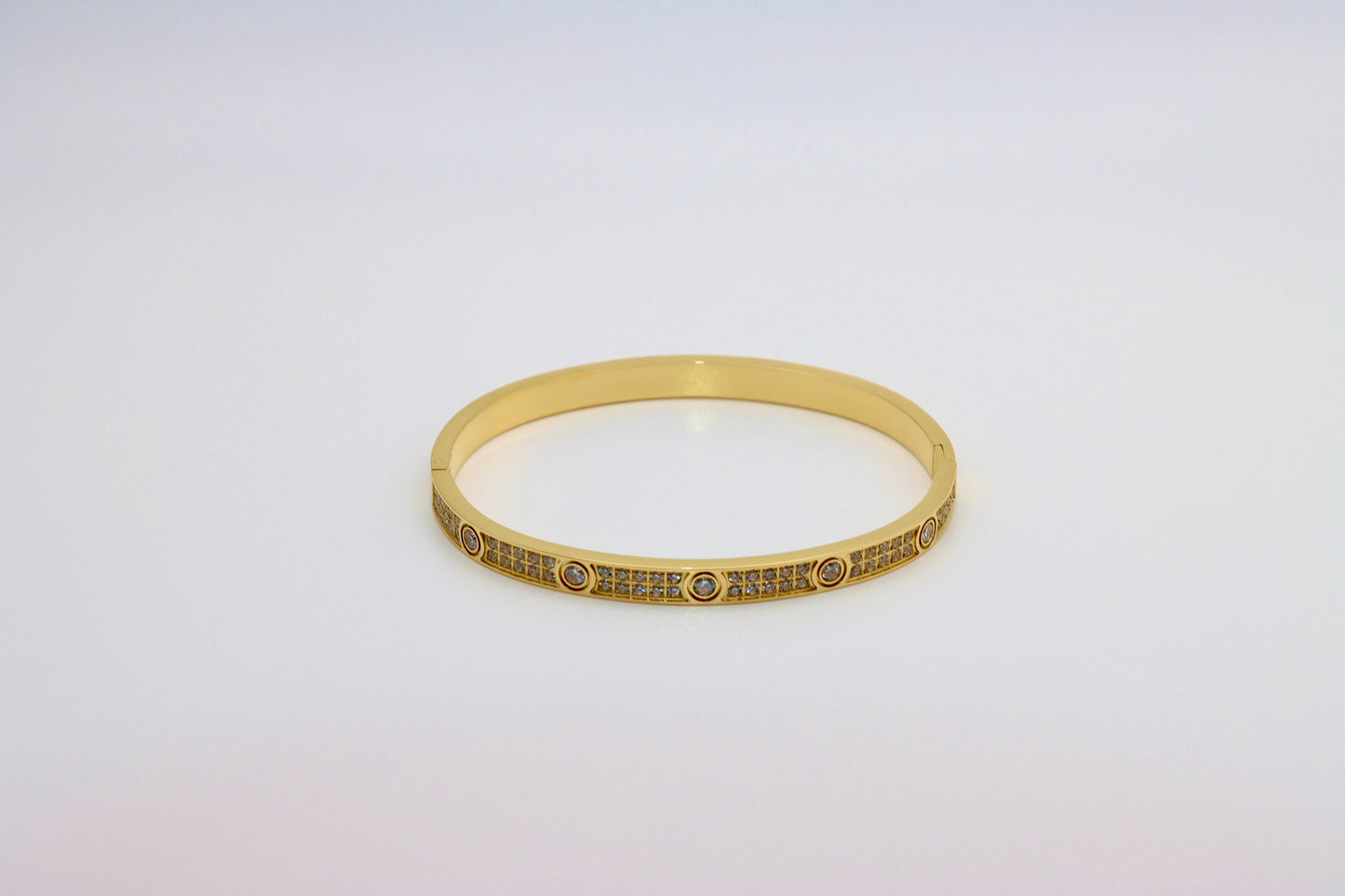 Diamond look studded bangle 18k gold plated