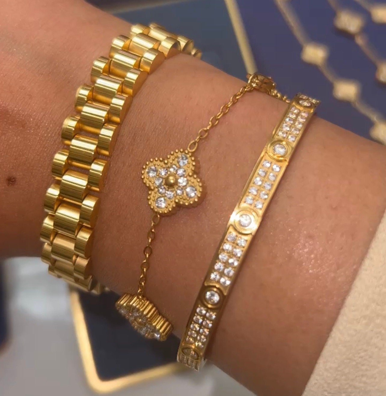 Diamond look studded bangle 18k gold plated