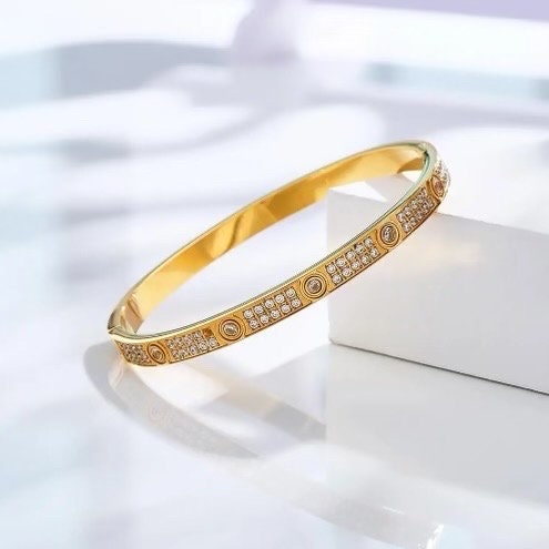 Diamond look studded bangle 18k gold plated
