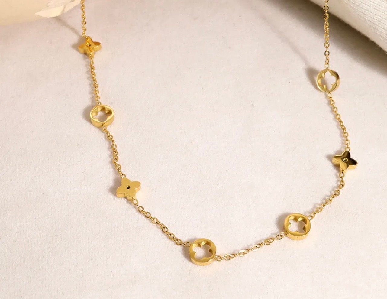 Clover Charm Necklace 18K gold plated, stainless steel
