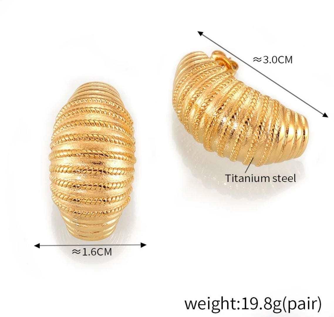 Modern Croissant Stud Earrings 18k Gold Plated Stainless Steel