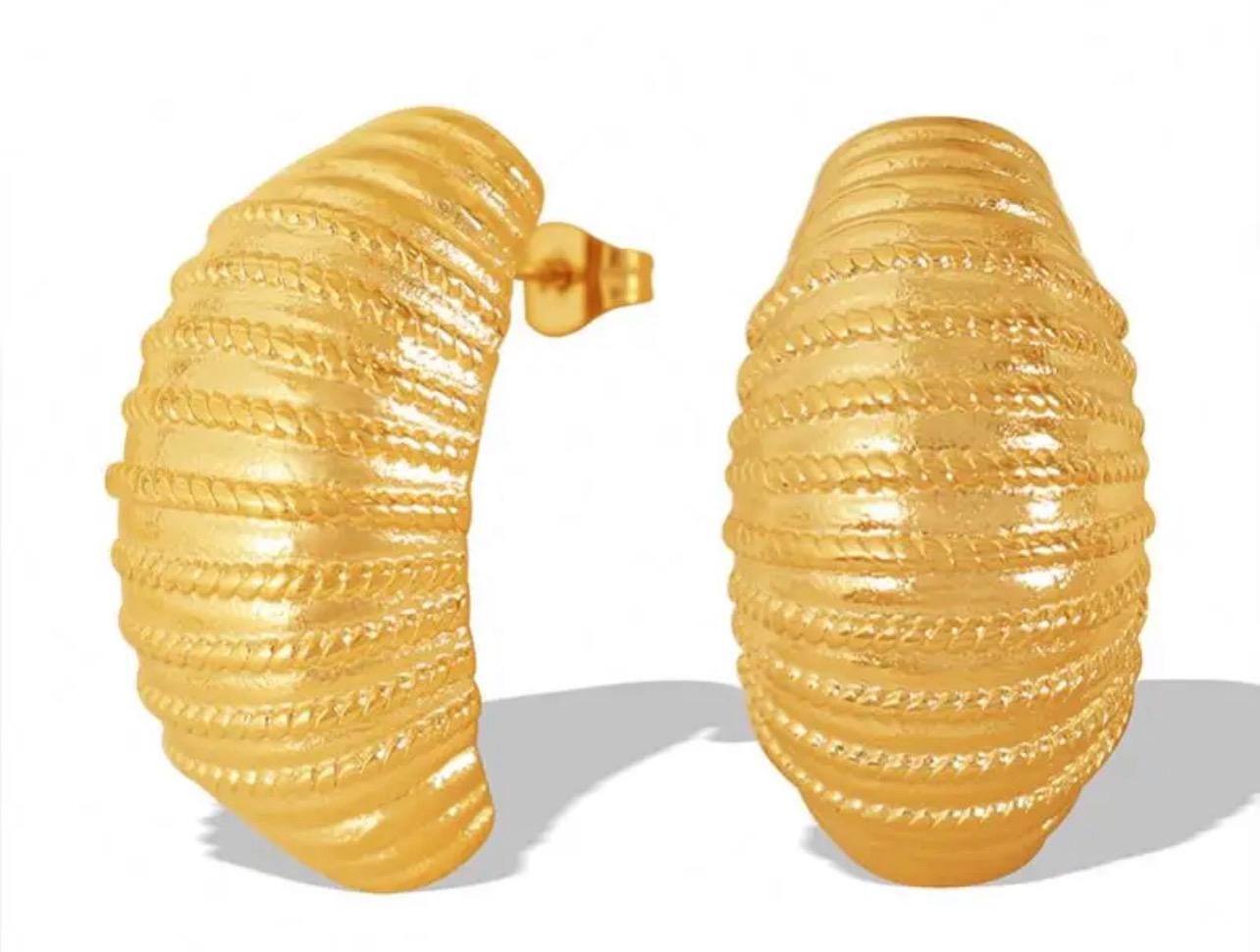 Modern Croissant Stud Earrings 18k Gold Plated Stainless Steel
