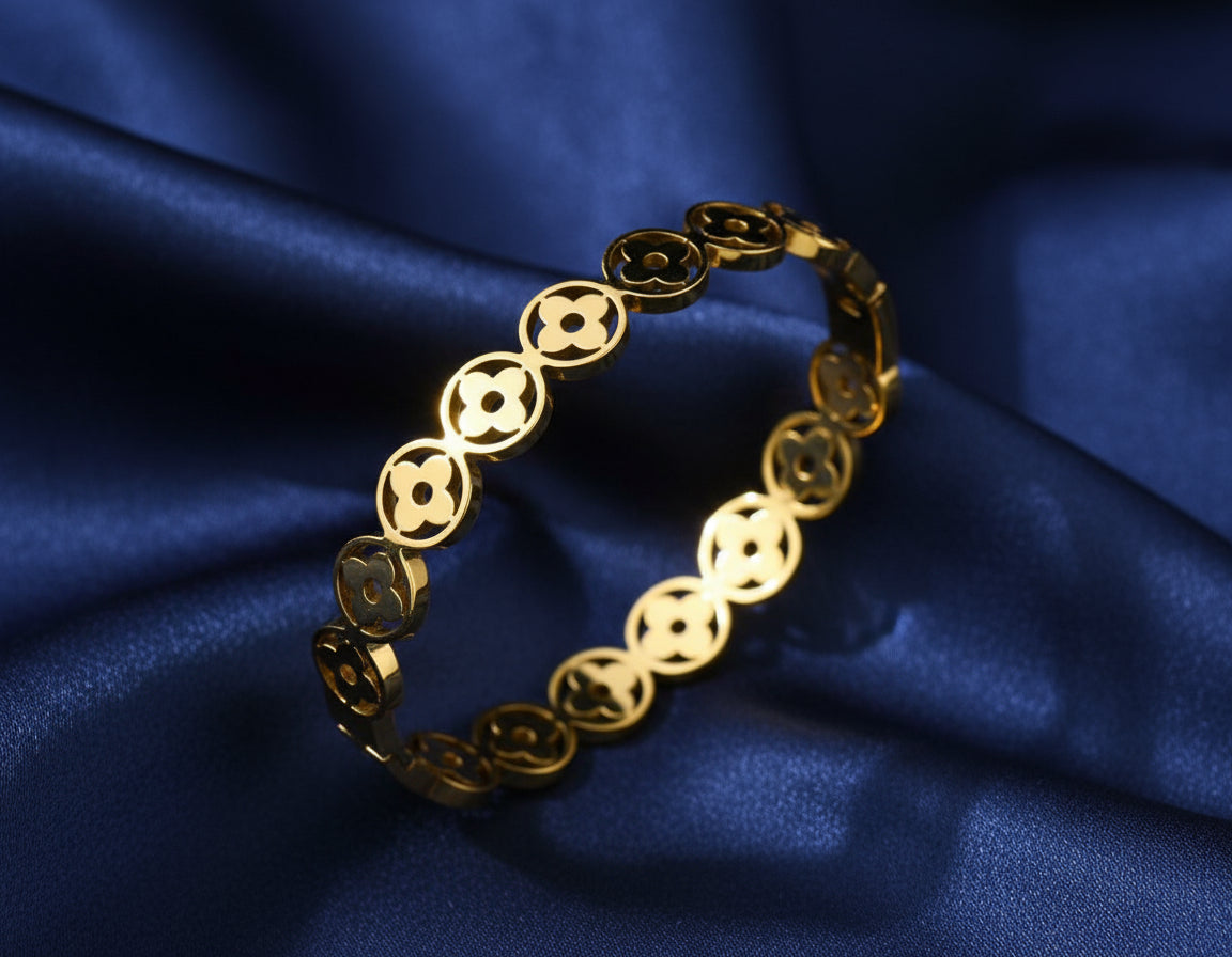 Circle of Clover Bangle