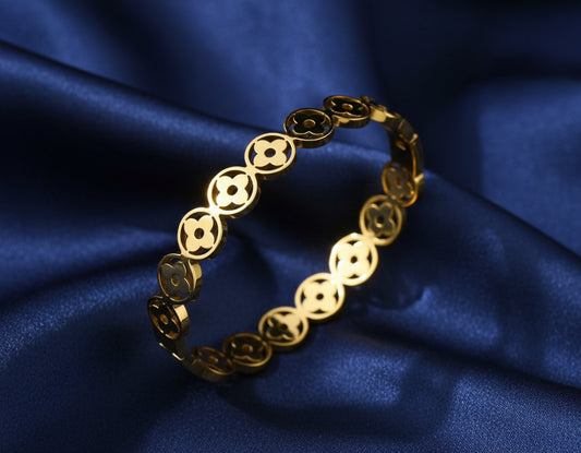 Circle of Clover Bangle