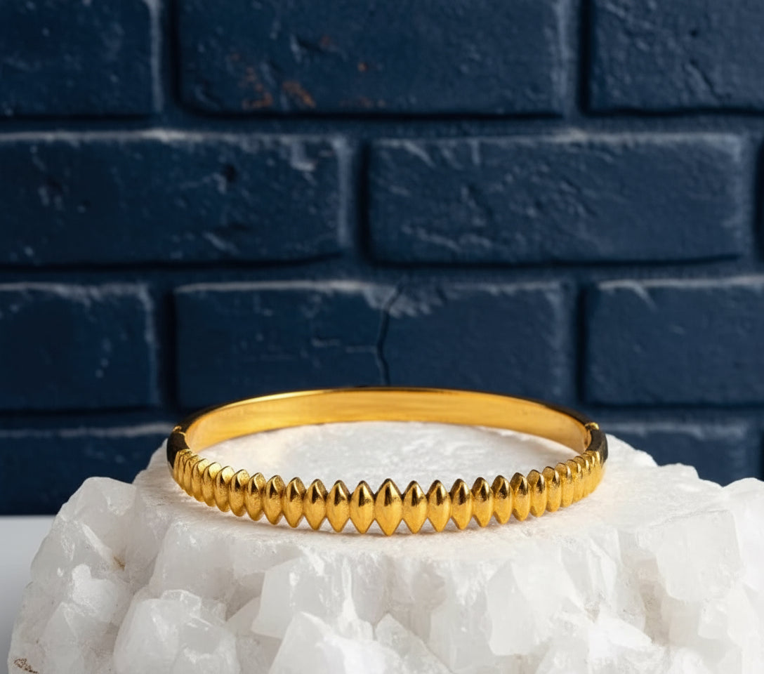 Edge Luxe Bangle